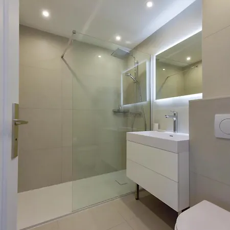 2-br Sea View Private Parking Walk To Beaches * Cannes