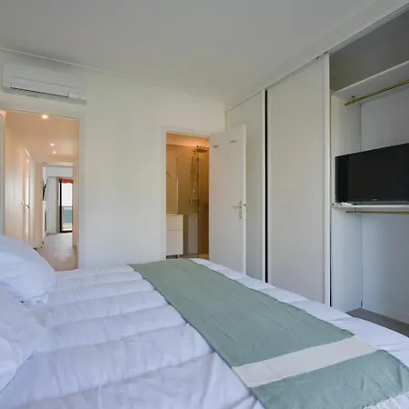 2-br Sea View Private Parking Walk To Beaches Apartment *