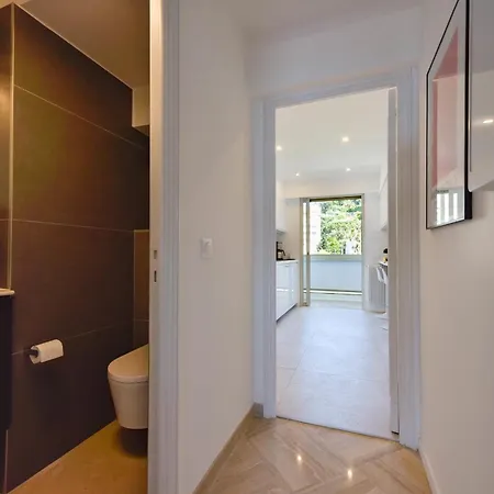 2-br Sea View Private Parking Walk To Beaches Apartment