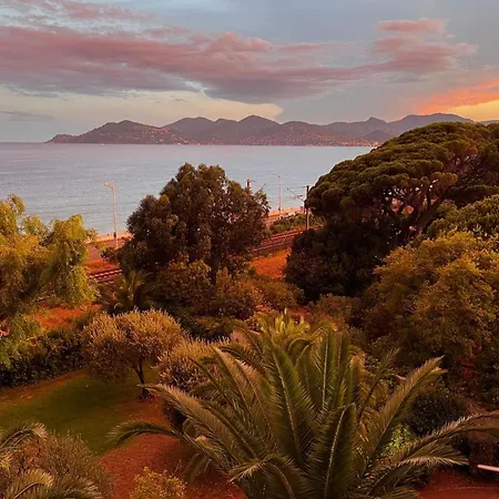 2-br Sea View Private Parking Walk To Beaches *